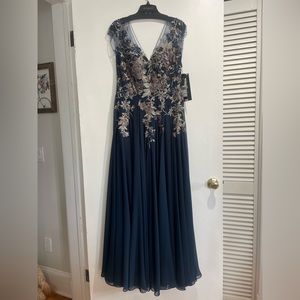 Women’s Navy Mother of the Bride/Groom Gown